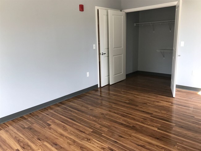 Building Photo - 15 E Ridge Dr