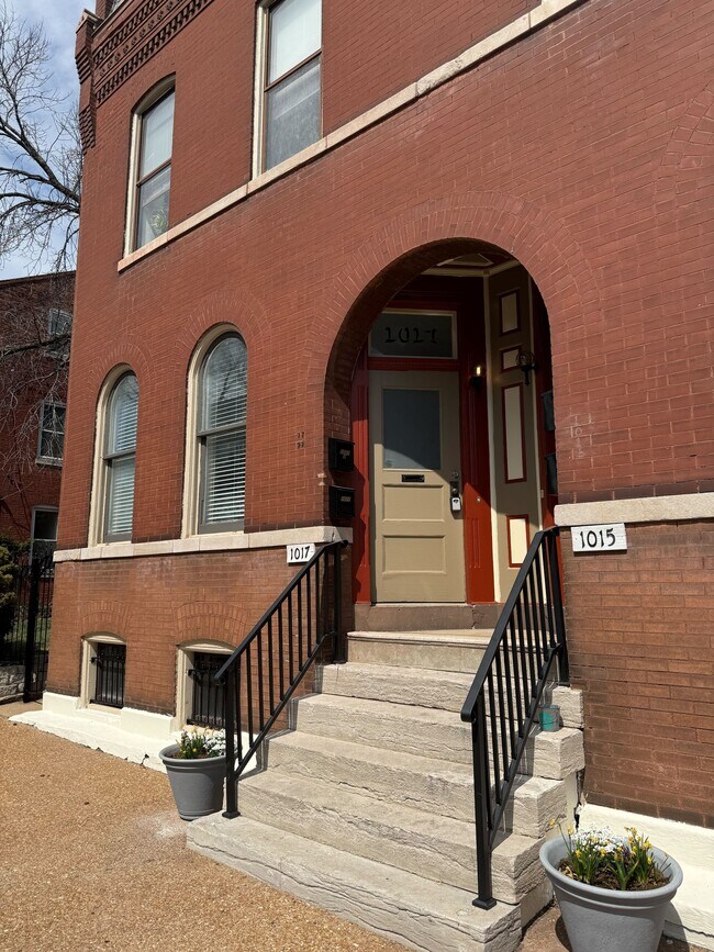 Building Photo - 1017 Ann Ave