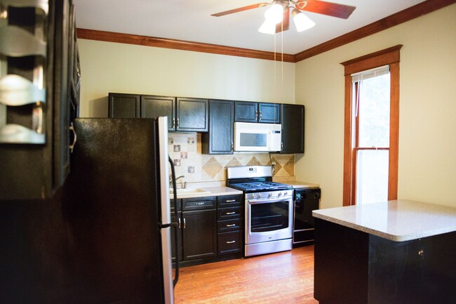 Primary Photo - 3021 Knox Ave S