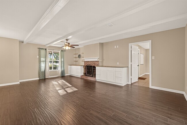 Building Photo - 101 Royal Ct