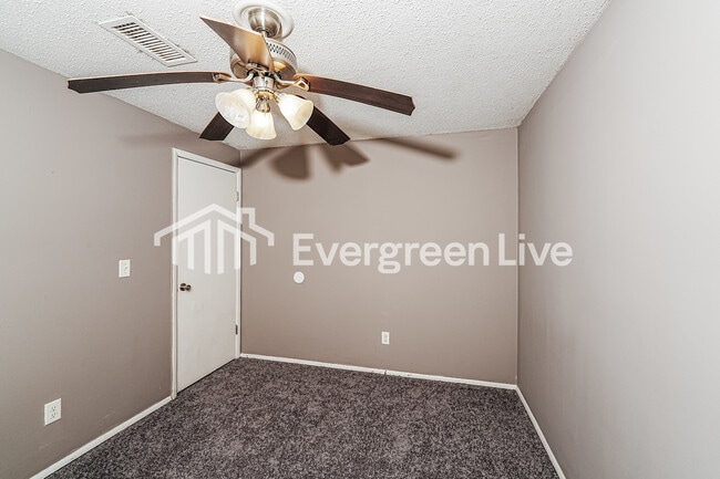 Building Photo - 121 Winchester Dr