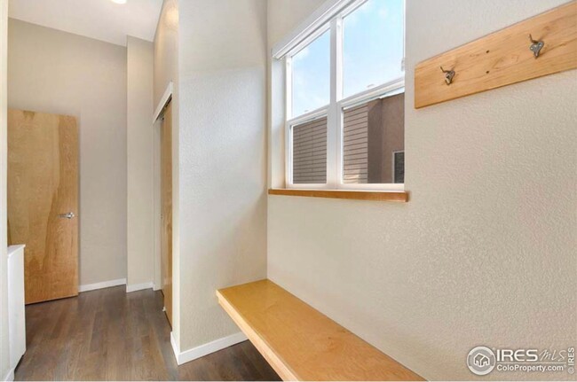 Building Photo - STUNNING 2 STORY SMART HOME IN LOUISVILLE