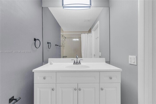 Building Photo - 185 SE 14th Terrace