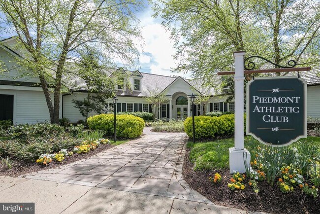 Building Photo - 13740 Piedmont Vista Dr