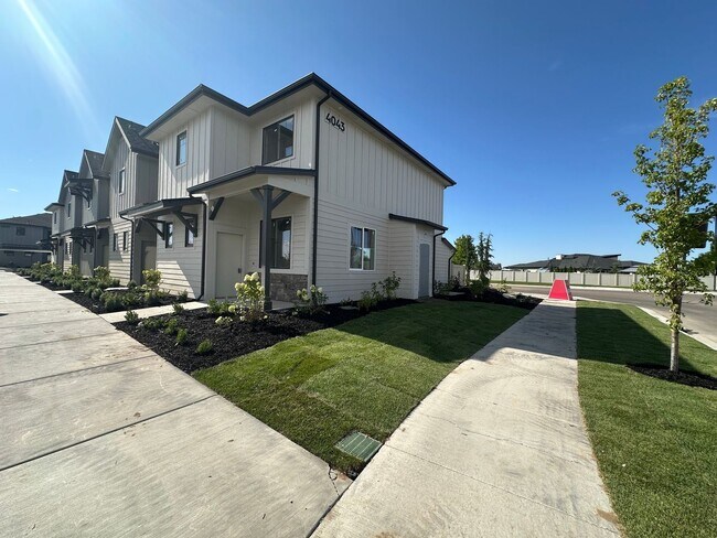 Building Photo - 4095 S Lone Pne Wy