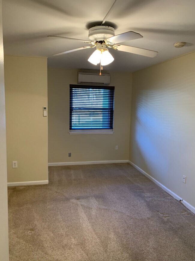 Building Photo - First Floor 1 Bedroom Hidden Valley Condo