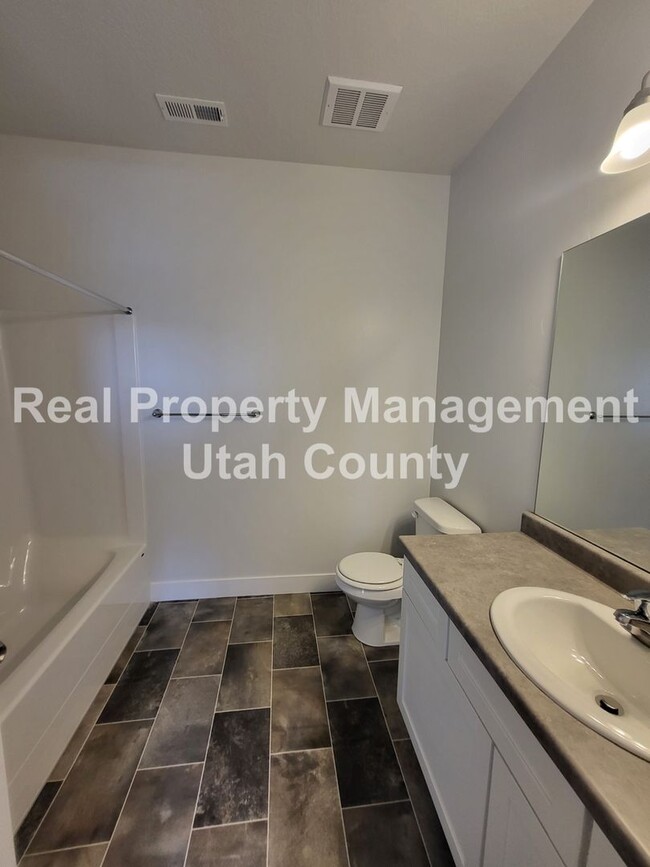 Building Photo - Small Pet Friendly Lehi Condo