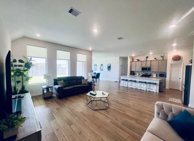 Building Photo - 2807 Gran Castillo Dr