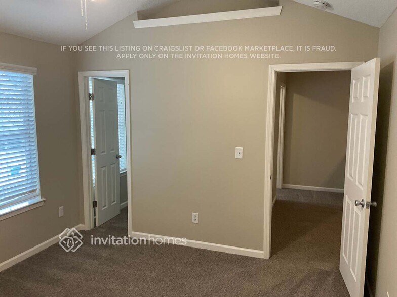 Building Photo - 135 Hidden Creek Dr