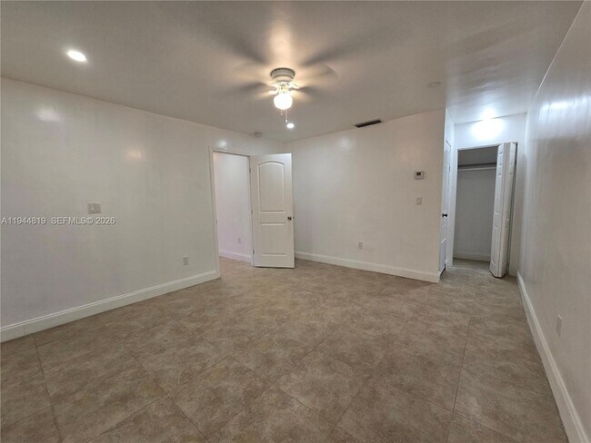 Building Photo - 2957 SW 36th Ct