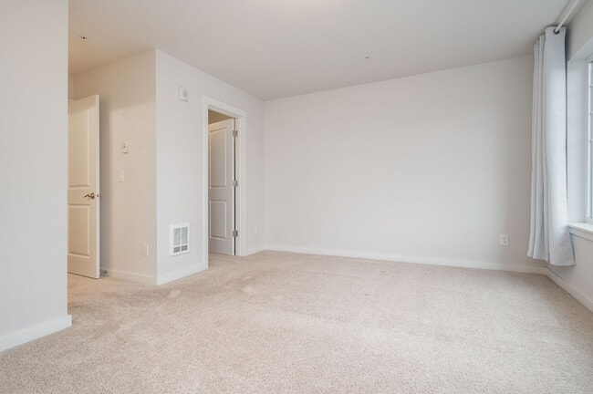 Building Photo - 5903 185th Ct NE