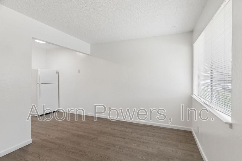 Building Photo - 2807-2813 Manor Dr