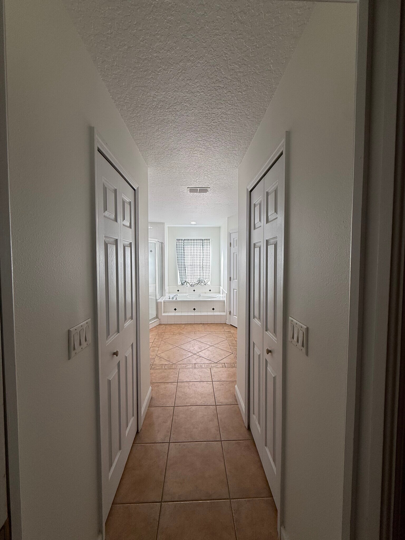 Building Photo - 867 Park Valley Cir