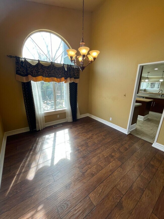 Building Photo - 4528 Whitney Cir