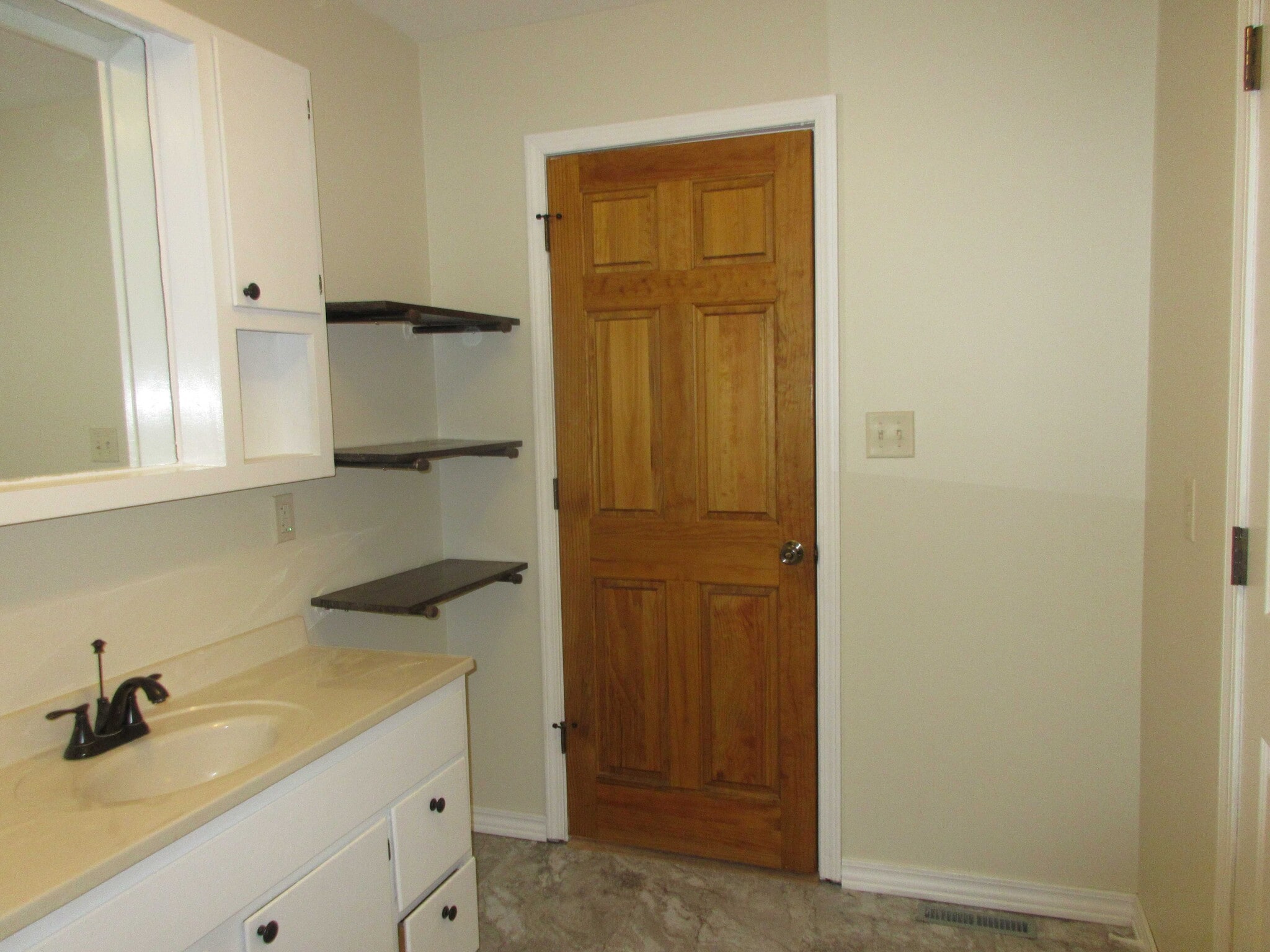 Building Photo - 301 N Main St