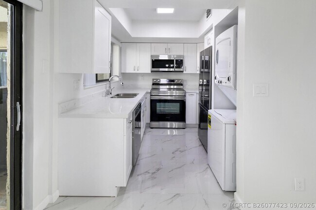 Building Photo - 2590 Coral Springs Dr