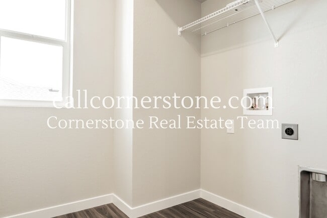 Building Photo - 9844 Cronin St