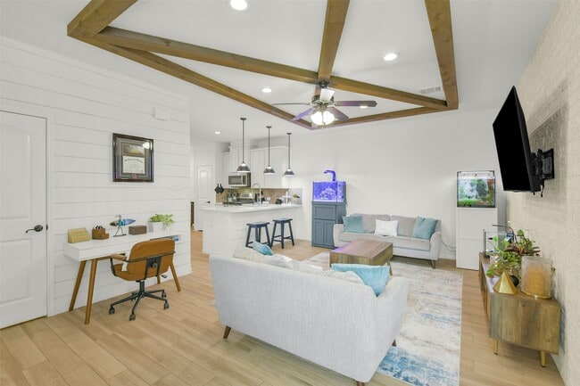 Building Photo - 5526 Hyde Park Dr