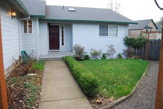 Building Photo - Charming & Well-Maintained Single-Story Home in McMinnville