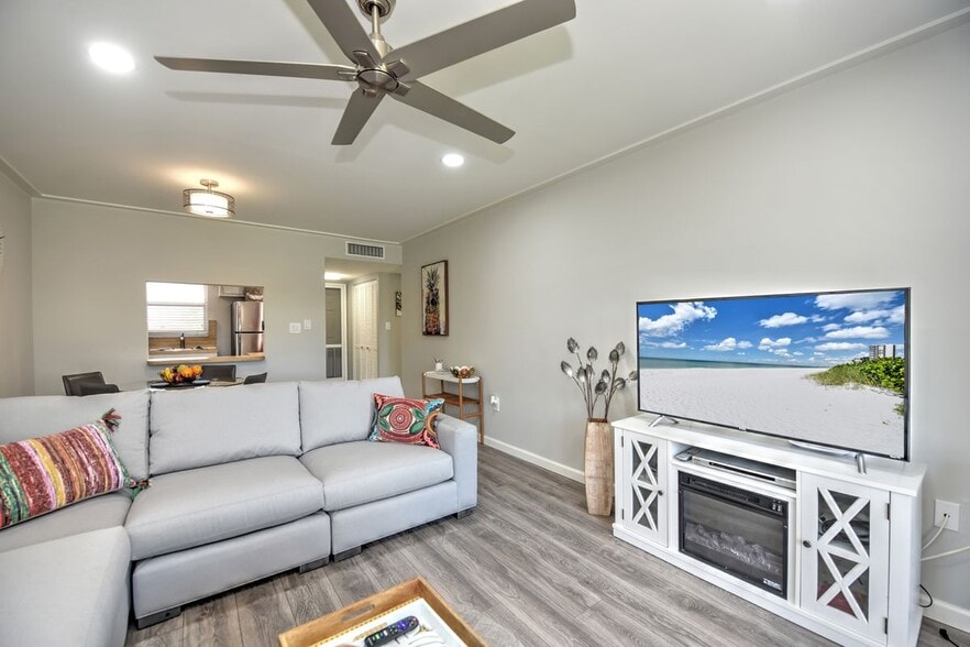 Building Photo - 170 Turtle Lake Ct