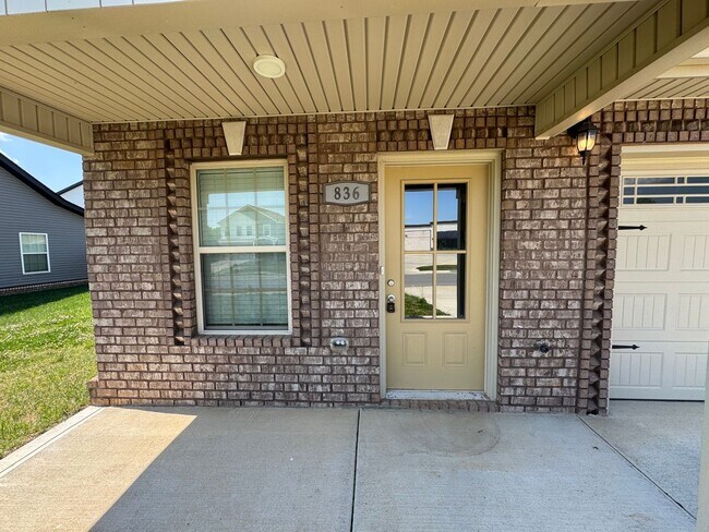 Building Photo - Gorgeous, Like New Home For Rent in Sango!
