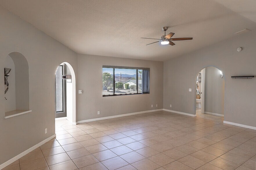 Building Photo - 3385 Poppy Trail Dr