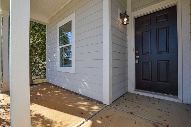 Building Photo - Modern Comfort, Flexible Living, Tailored ...