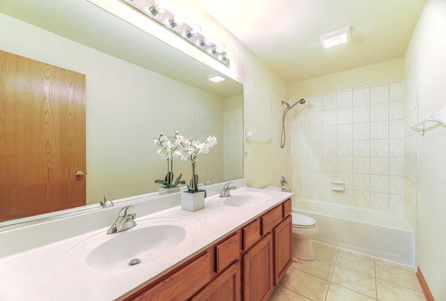 Building Photo - 1623 S Candlestick Way