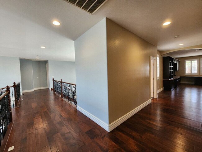 Building Photo - Beautifully Upgraded Southern Highlands Ga...