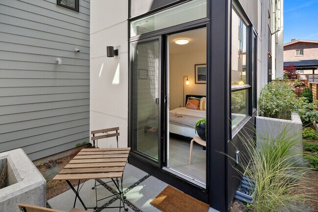 Building Photo - 516 Broadway E