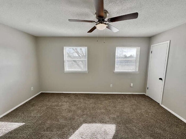 Building Photo - 1742 E Holmes Rd