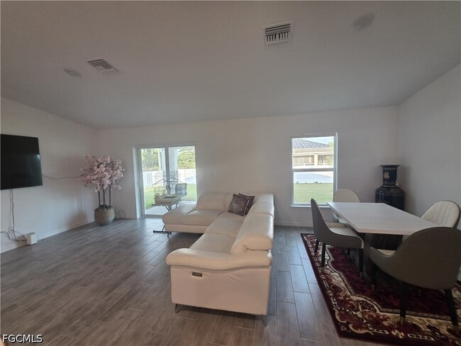 Building Photo - 4421 NE 15th Pl