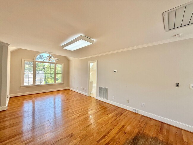 Building Photo - **OFFERING REFUNDABLE APPLICATION FEES & $250 MOVE IN PROMOTION** Incredible 5BD, 4.5BA House in ...