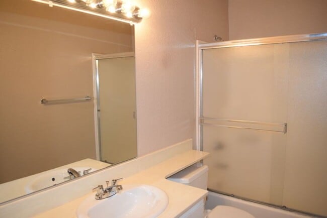 Building Photo - 7445 Auburn Oaks Ct