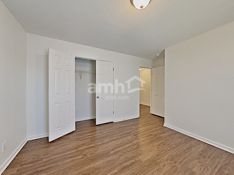 Building Photo - 2148 Spring Hill Cir