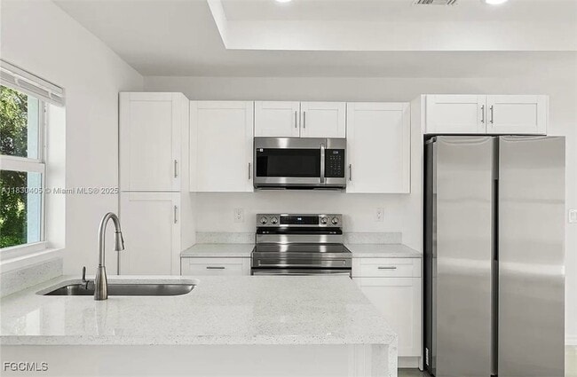Building Photo - 416 Pinehurst Ave