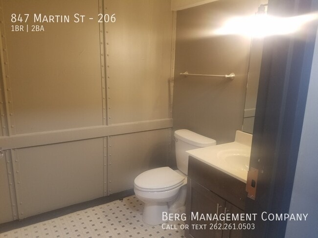 Building Photo - 847 Martin St