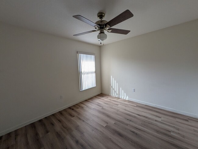 Building Photo - Lovely Oakwood Village Home