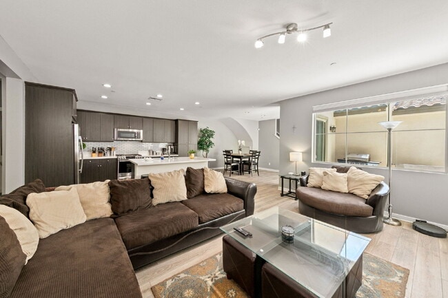 Building Photo - Love your life at Escaya in Chula Vista! 4Bed/2.5Ba attached garage home for rent