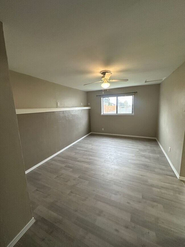 Building Photo - 9441 Maple Dr NE