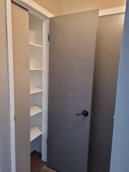 Building Photo - 609 Bennett Ave