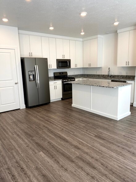 Building Photo - 424 W 40 S