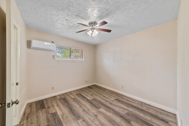 Building Photo - 4811 Oakland St