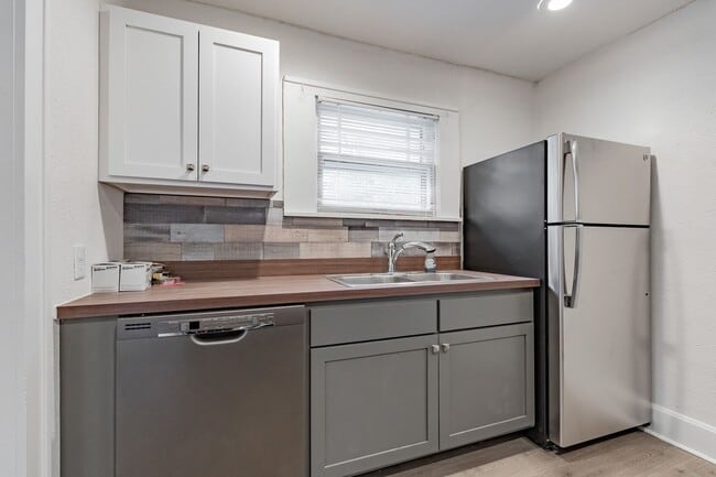 Building Photo - PRE-LEASING