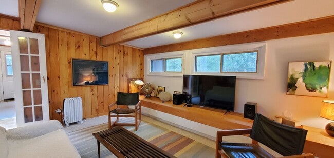 Building Photo - 2 Bedroom Extended Stay in Williamsburg with Low Off-Season Rates!