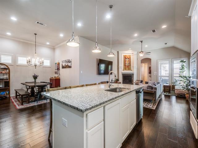 Building Photo - 915 Enchanted Wood Dr