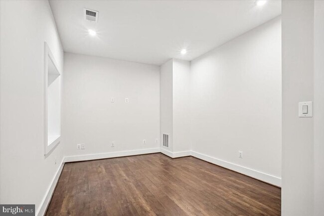 Building Photo - 3016 20th St S