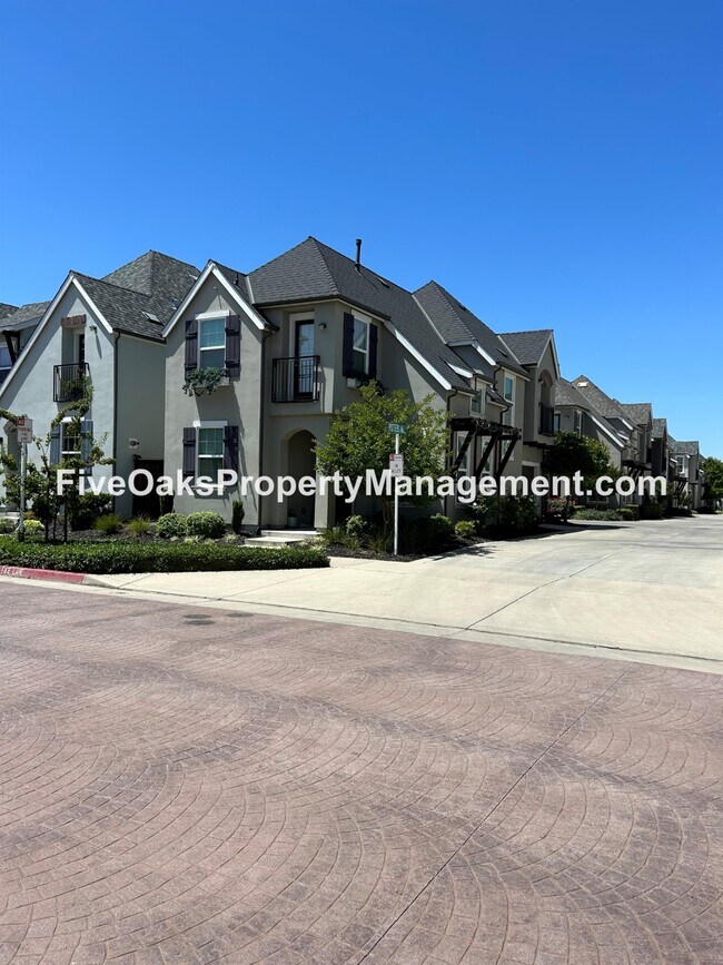 Building Photo - 1208 Lavande Dr