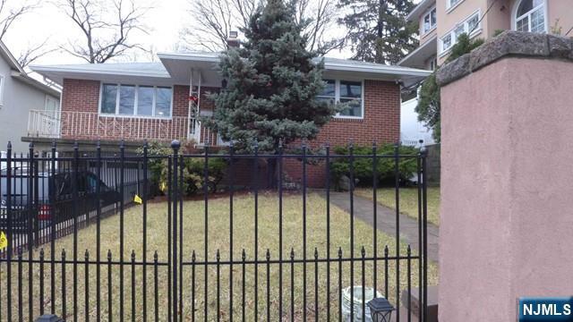 Building Photo - 469 Westview Ave