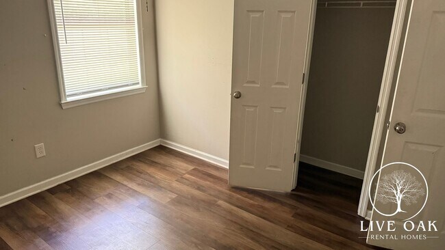 Building Photo - MOVE-IN SPECIAL: $500 OFF 1st MONTH'S RENT!**